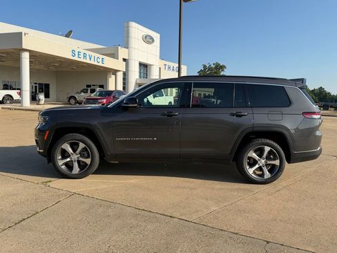 Used 2024 Jeep Grand Cherokee L Limited AWD/4WD image 2