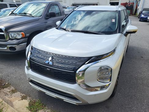 Used 2023 Mitsubishi Outlander SEL FWD image 2