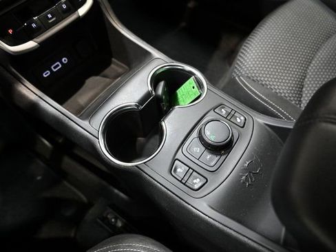 Used 2022 GMC Terrain SLE w/ Driver Convenience Package image 18