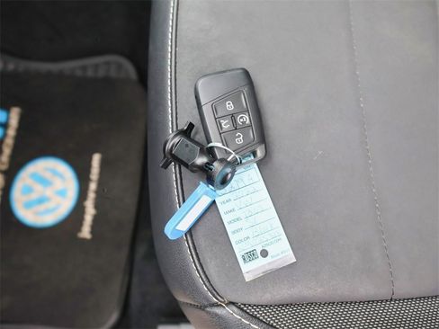 Certified 2022 Volkswagen Taos SE w/ Panoramic Sunroof Package image 25