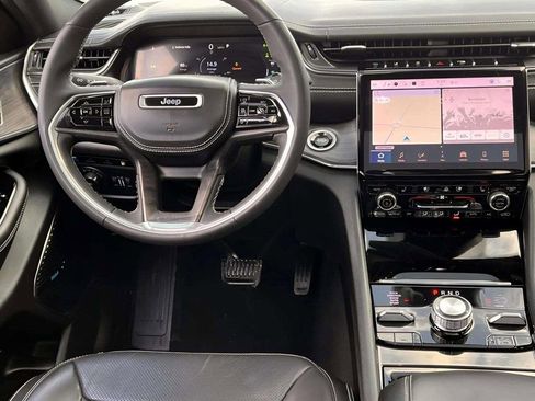 Used 2022 Jeep Grand Cherokee Overland AWD/4WD image 13