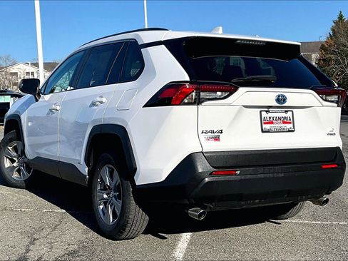 Used 2022 Toyota RAV4 LE image 11