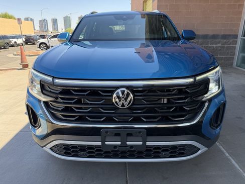 Used 2024 Volkswagen Atlas Cross Sport SE w/ Panoramic Sunroof Package FWD image 10