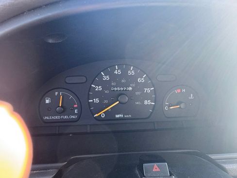 Used 1997 Geo Metro Hatchback FWD image 15