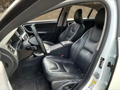 Used 2015 Volvo S60 T5 Platinum image 24