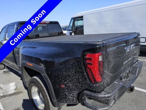 Used 2024 GMC Sierra 3500 Denali Ultimate image 2