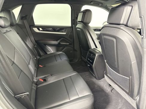 Certified 2025 Porsche Cayenne AWD/4WD image 25