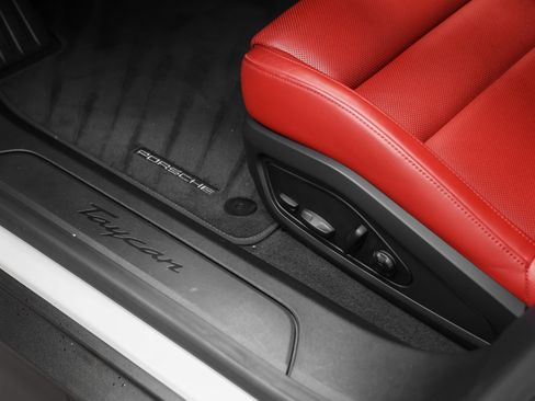 Used 2023 Porsche Taycan image 29