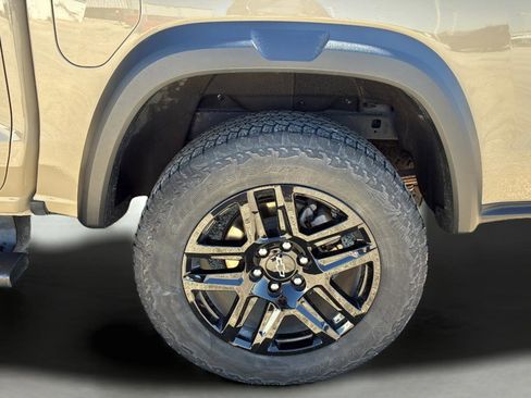 Used 2023 Chevrolet Colorado Trail Boss w/ Technology Package image 40