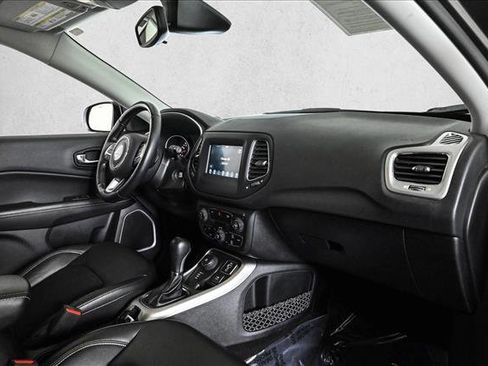 Used 2020 Jeep Compass Latitude w/ Cold Weather Group image 21