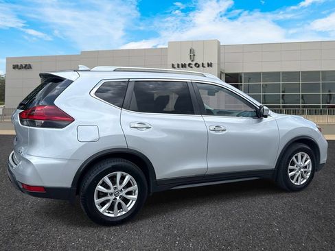 Used 2018 Nissan Rogue SV w/ Premium Package FWD image 3