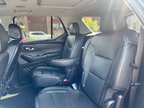 Used 2021 Chevrolet Traverse LT w/ LT Premium Package AWD/4WD image 12
