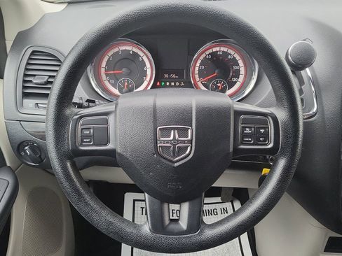 Used 2019 Dodge Grand Caravan SE FWD image 27