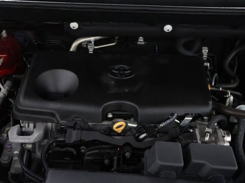 Used 2022 Toyota RAV4 XLE AWD/4WD image 18