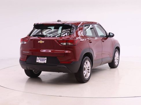 Used 2023 Chevrolet TrailBlazer LS FWD image 2