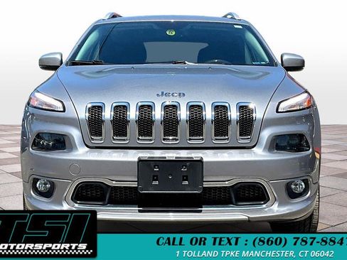 Used 2017 Jeep Cherokee Overland AWD/4WD image 3