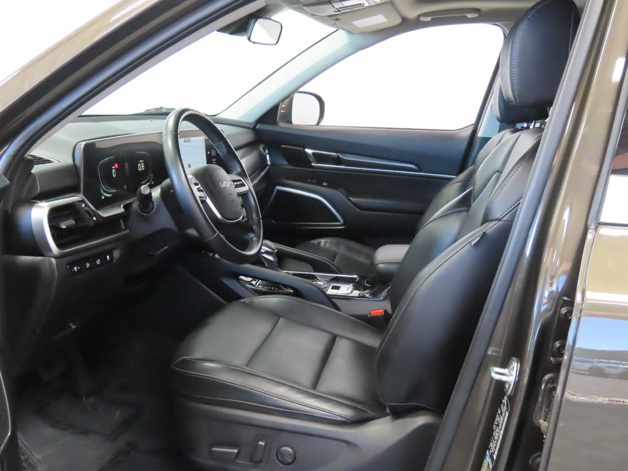 Used 2025 Kia Telluride S AWD/4WD image 16