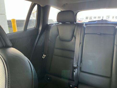 Used 2025 Volvo V60 B5 Cross Country Plus image 39