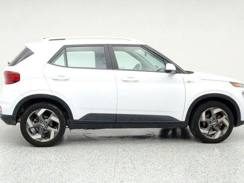 Used 2021 Hyundai Venue SEL w/ Cargo Package image 4