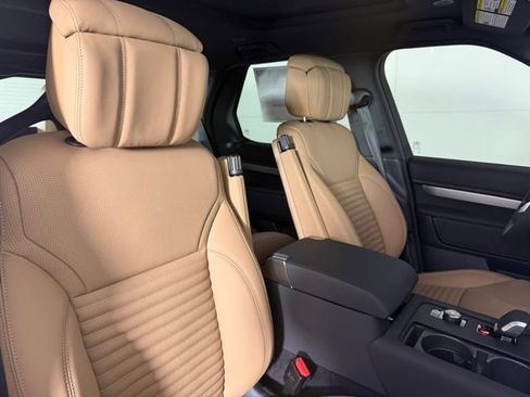 Certified 2025 Land Rover Discovery Dynamic SE image 32