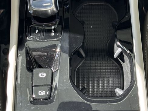 New 2026 Volvo XC40 B5 Plus w/ Protection Package Premier image 27