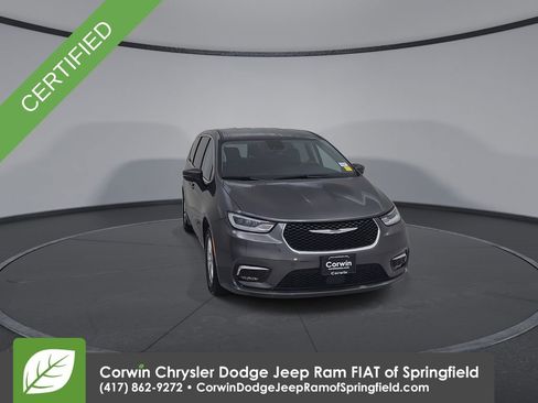 Certified 2023 Chrysler Pacifica Touring-L image 4