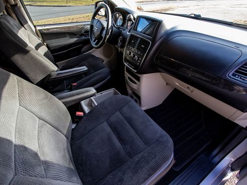 Used 2019 Dodge Grand Caravan SE image 21