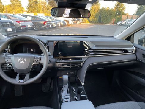Used 2025 Toyota Camry LE image 27