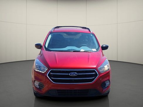 Used 2018 Ford Escape SE w/ SE Sport Appearance Package FWD image 2