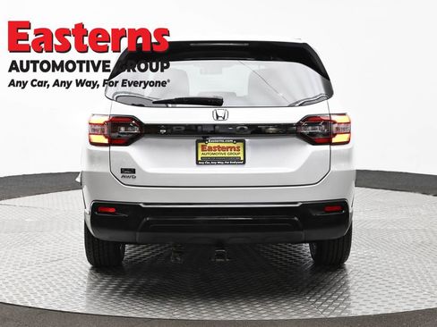 Used 2023 Honda Pilot LX image 6