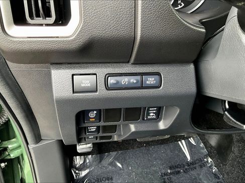 Used 2025 Nissan Frontier SV w/ SV Convenience Package RWD image 18