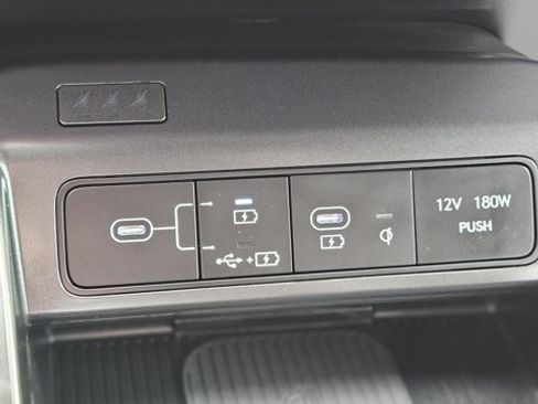 Used 2025 Hyundai Kona SEL image 19
