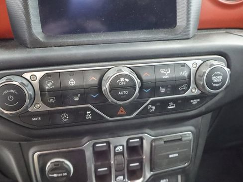 Used 2023 Jeep Wrangler Unlimited Rubicon w/ LED Lighting Group AWD/4WD image 31
