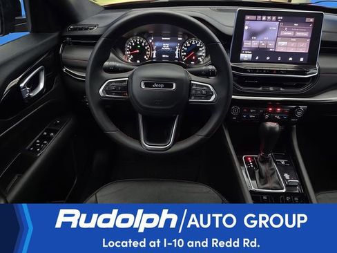 Used 2025 Jeep Compass Trailhawk image 18