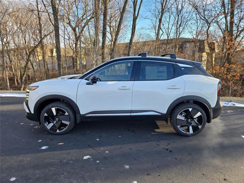 New 2026 Nissan Kicks SR w/ SR Premium Package AWD/4WD image 5