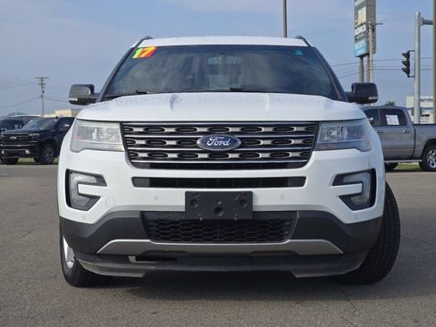 Used 2017 Ford Explorer XLT w/ Equipment Group 202A AWD/4WD image 10