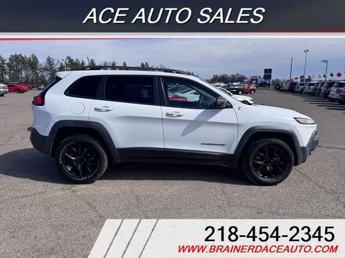 Used 2016 Jeep Cherokee Trailhawk w/ Comfort/Convenience Group AWD/4WD image 6