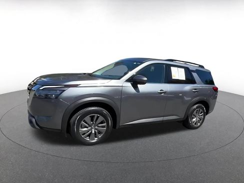 Used 2025 Nissan Pathfinder SV FWD image 8