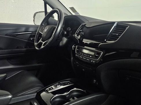 Used 2022 Honda Pilot Touring image 10