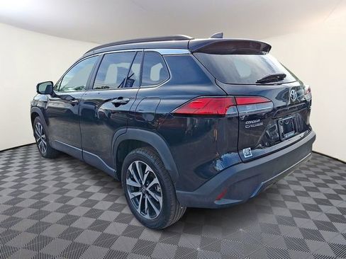 Used 2025 Toyota Corolla Cross XLE FWD image 4