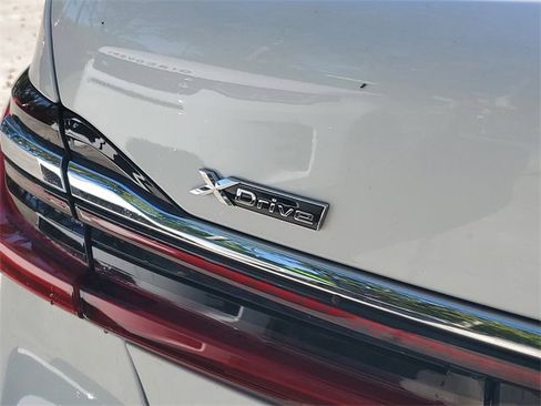Used 2021 BMW 750i xDrive w/ Executive Package image 10