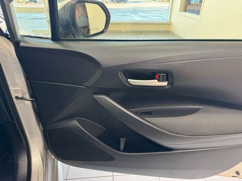 Used 2020 Toyota Corolla LE image 19