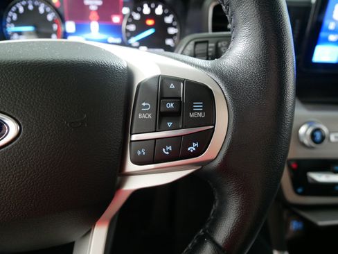 Used 2023 Ford Explorer XLT AWD/4WD image 28