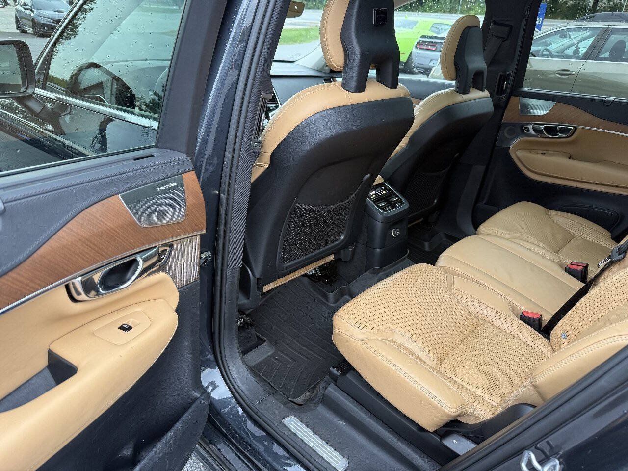 Used 2016 Volvo XC90 T8 Inscription w/ Vision Package AWD/4WD image 12