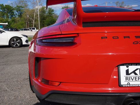 Used 2018 Porsche 911 GT3 RWD image 11