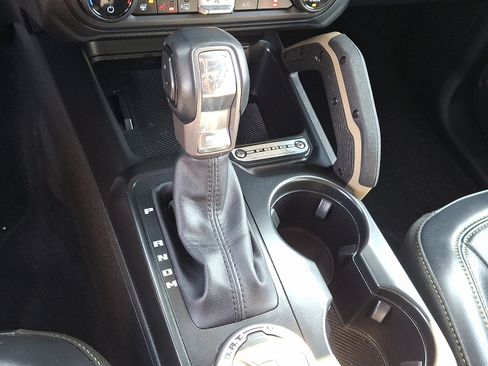 Used 2025 Ford Bronco Badlands AWD/4WD image 14
