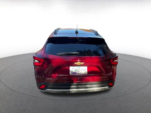 Used 2025 Chevrolet Trax LT image 12