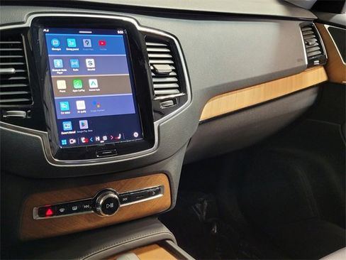 Certified 2025 Volvo XC90 B6 Plus image 32