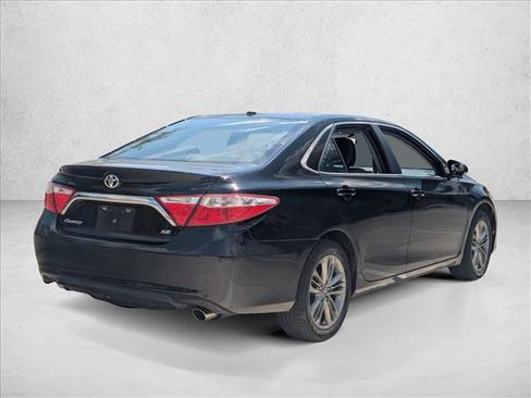 Used 2017 Toyota Camry SE w/ Moonroof Package image 5