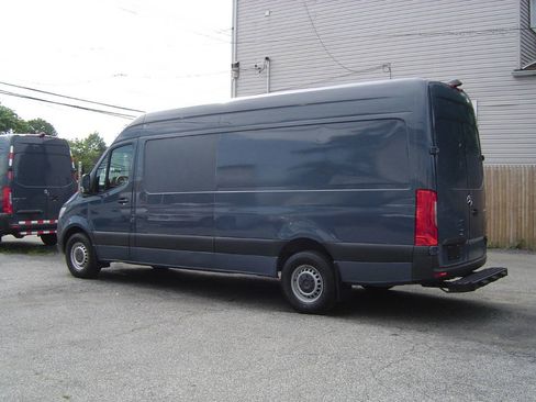 Used 2021 Mercedes-Benz Sprinter 2500 image 6
